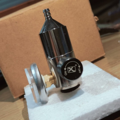 Precision variable flow regulator for specialty gases