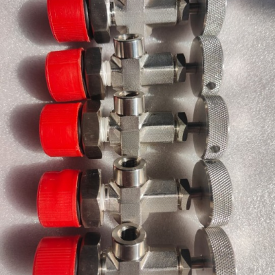 Automatic on-demand regulator for calibration gas cylinders