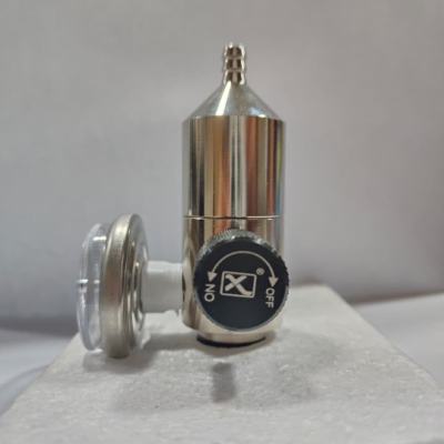 C10 to NPT adaptor for calibration gas regulators