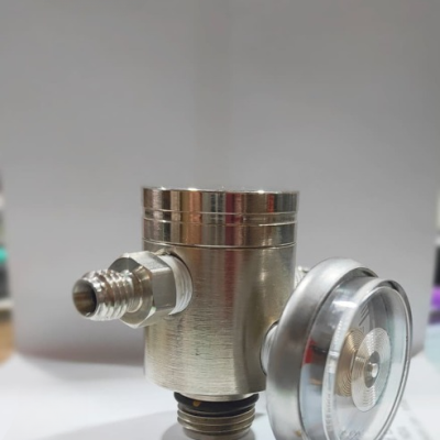 Preset flow regulator for portable calibration gas cylinders